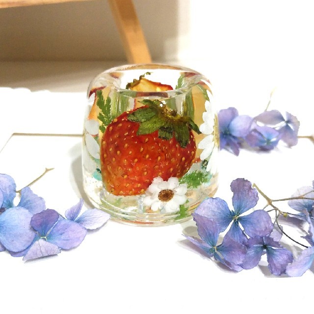 【再版】No.133 Strawberry in♡固まるハーバリウムペン立て ハンドメイドのフラワー/ガーデン(ドライフラワー)の商品写真