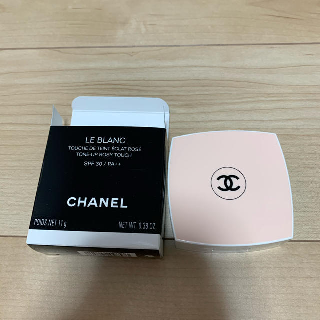 CHANEL ル　ブラン　トーンアップ　ロージー　タッチ