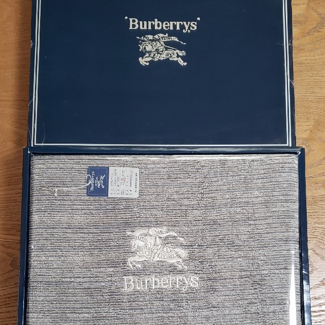 BURBERRY(バーバリー)のYSL様専用 BURBERRY バーバリー タオルケット 新品 キッズ/ベビー/マタニティの寝具/家具(タオルケット)の商品写真