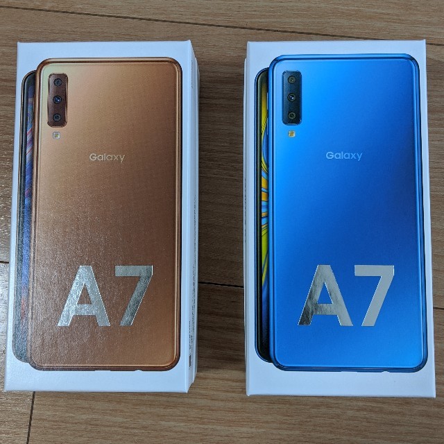 Galaxy(ギャラクシー)のGalaxy A7 gold blue 2個セット スマホ/家電/カメラのスマートフォン/携帯電話(スマートフォン本体)の商品写真