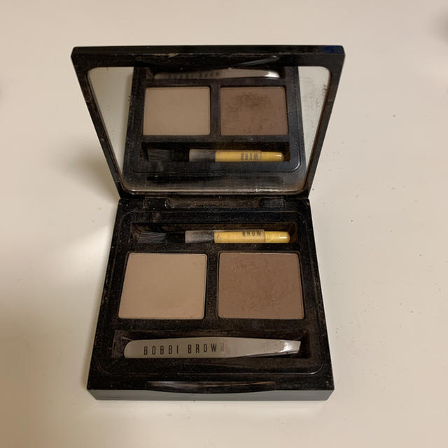 BOBBI BROWN(ボビイブラウン)のボビイブラウン ブローキット 04 コスメ/美容のベースメイク/化粧品(パウダーアイブロウ)の商品写真