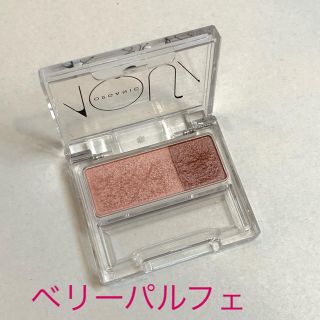 コスメキッチン(Cosme Kitchen)のアクア・アクア　オーガニックデュオシャドー　06ベリーパルフェ(アイシャドウ)