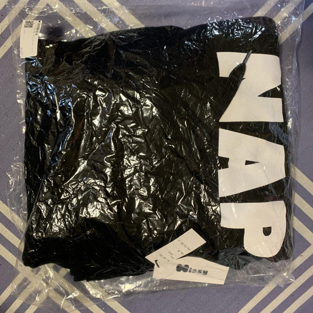 AAA(トリプルエー)のNissy NapTime 5分袖パーカー BLACK naptime レディースのトップス(パーカー)の商品写真