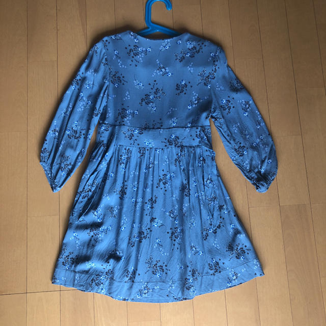 ZARA KIDS(ザラキッズ)のZARAブルー花柄ワンピース キッズ/ベビー/マタニティのキッズ服女の子用(90cm~)(ワンピース)の商品写真