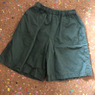 ユニクロ(UNIQLO)のユニクロ　カーキ　ハーフパンツ　110  XS 95-110 女の子(パンツ/スパッツ)