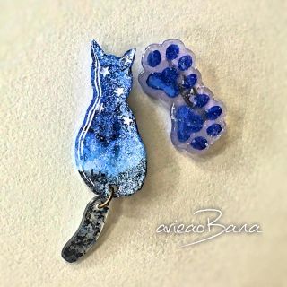 ハンドメイド✳︎ゆらゆらしっぽ✳︎星降る街のにゃんこのブローチ（あかつき）(コサージュ/ブローチ)