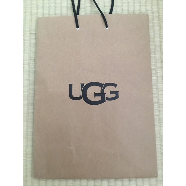 UGG(アグ)のアグ　UGG  ショップ袋（やや傷) レディースのバッグ(ショップ袋)の商品写真