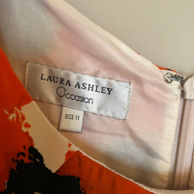 LAURA ASHLEY(ローラアシュレイ)のローラアシュレイ　シルクワンピース レディースのワンピース(ひざ丈ワンピース)の商品写真