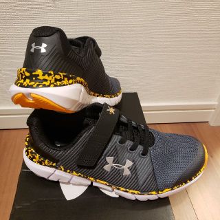 アンダーアーマー(UNDER ARMOUR)のアンダーアーマー　スニーカー　22cm　ジュニア　ユース(スニーカー)