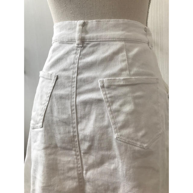 INGNI(イング)のINGNI ホワイトデニムスカート レディースのスカート(ひざ丈スカート)の商品写真