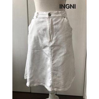 イング(INGNI)のINGNI ホワイトデニムスカート(ひざ丈スカート)