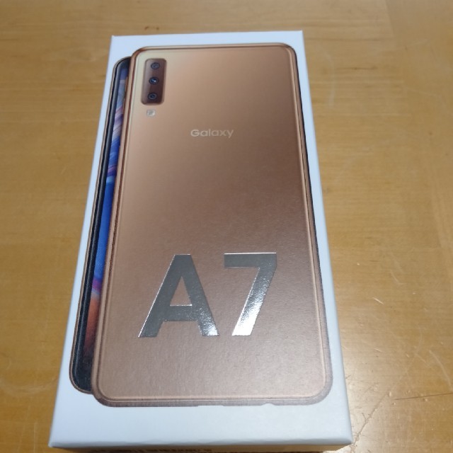 Galaxy(ギャラクシー)のgalaxy A7 完全新品 スマホ/家電/カメラのスマートフォン/携帯電話(スマートフォン本体)の商品写真