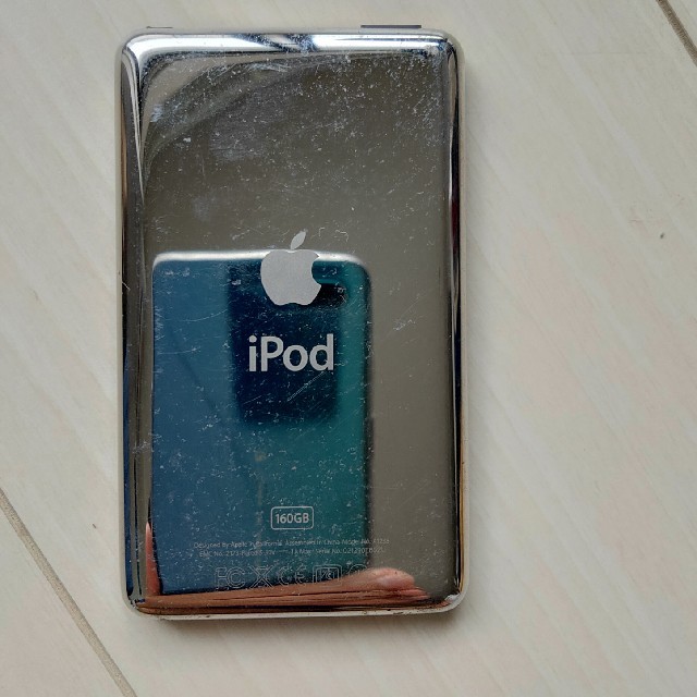 Apple(アップル)のiPod classic 160GB スマホ/家電/カメラのオーディオ機器(ポータブルプレーヤー)の商品写真