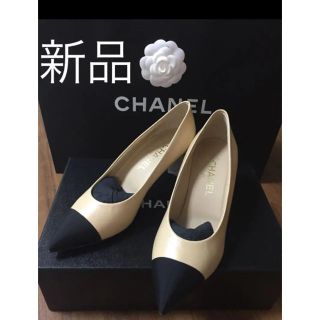 シャネル(CHANEL)の新品 CHANEL バイカラー パール パンプス 36.5(日本サイズ23.5)(ハイヒール/パンプス)