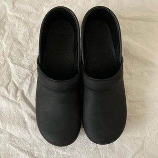 ダンスコ(dansko)の[未使用美品]ダンスコ　dansko プロフェッショナル　ブラック 40(スリッポン/モカシン)