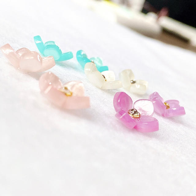 №259 優しい色あい❁⃘1粒フラワーピアス/イヤリング ハンドメイドのアクセサリー(ピアス)の商品写真