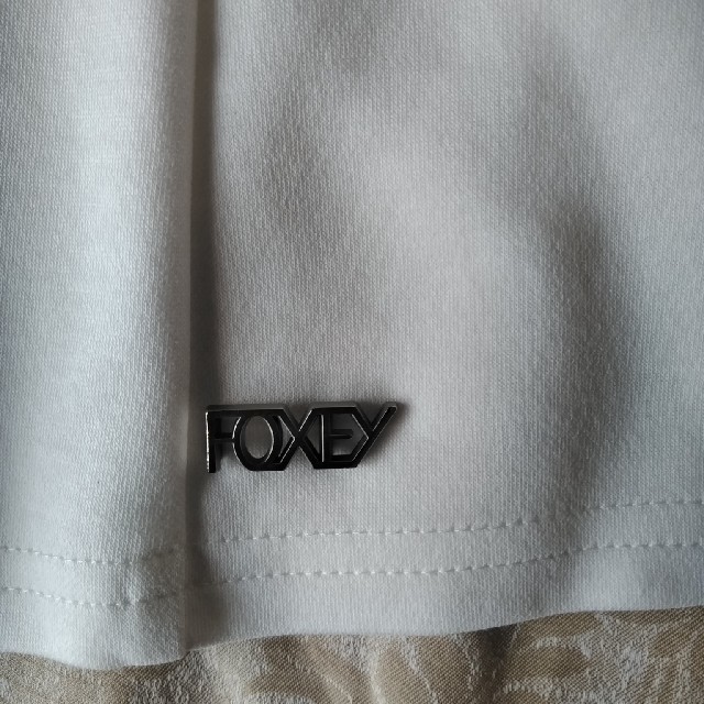 FOXEY(フォクシー)のフォクシーNY　ブラウス　４０ レディースのトップス(シャツ/ブラウス(半袖/袖なし))の商品写真