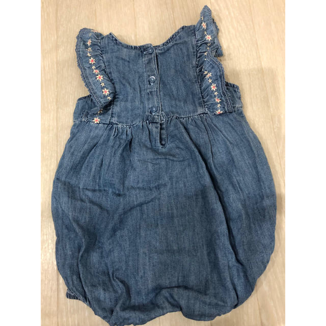 babyGAP(ベビーギャップ)のGAP デニムロンパース キッズ/ベビー/マタニティのベビー服(~85cm)(ロンパース)の商品写真