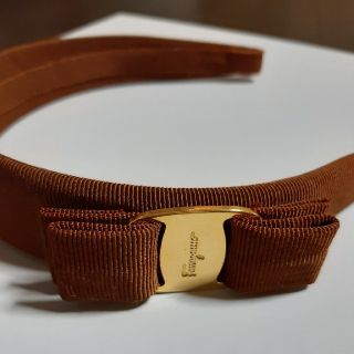 サルヴァトーレフェラガモ(Salvatore Ferragamo)のFerragamo　カチューシャ　ブラウン(カチューシャ)