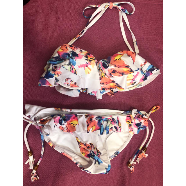 GRL(グレイル)のホワイト花柄水着👙 レディースの水着/浴衣(水着)の商品写真