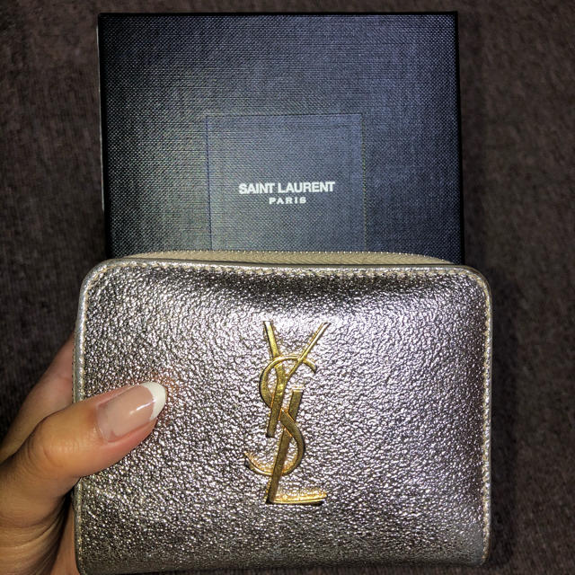 Saint Laurent Ysl イヴサンローラン ゴールド 二つ折り財布の通販 By Anonymous サンローランならラクマ