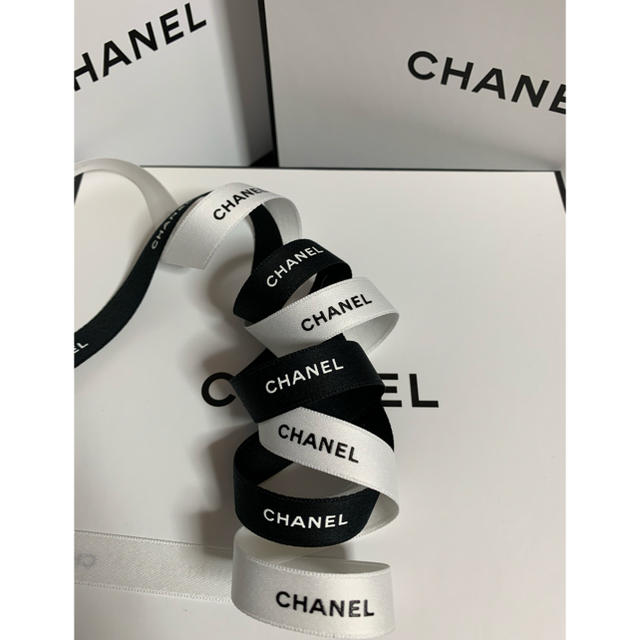 CHANEL(シャネル)の1.5cm幅 CHANEL ラッピング リボン 2m インテリア/住まい/日用品のオフィス用品(ラッピング/包装)の商品写真