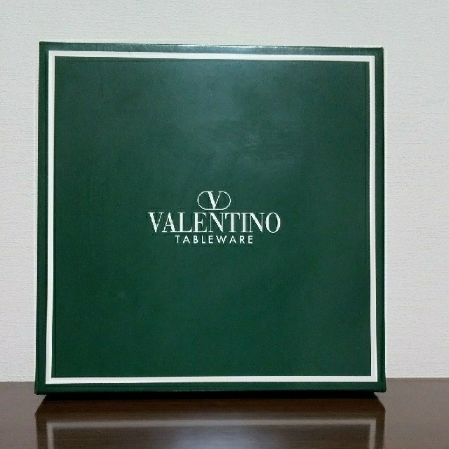 valentino garavani(ヴァレンティノガラヴァーニ)のVALENTINO  GARAVANI  ヴァレンチノガラバーニ    プレート インテリア/住まい/日用品のキッチン/食器(容器)の商品写真