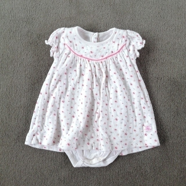 PETIT BATEAU(プチバトー)のPETIT BATAU プチバトー 小花柄ワンピース風ロンパース 6m キッズ/ベビー/マタニティのベビー服(~85cm)(ロンパース)の商品写真