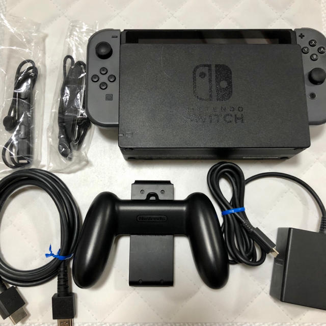 Nintendo Switch(ニンテンドースイッチ)のNintendo Switch グレー 旧型　中古美品 エンタメ/ホビーのゲームソフト/ゲーム機本体(家庭用ゲーム機本体)の商品写真