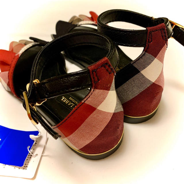 BURBERRY BLUE LABEL(バーバリーブルーレーベル)のBLUE LABEL ブルーレーベル フリルフラットサンダル 23㎝ レディースの靴/シューズ(サンダル)の商品写真