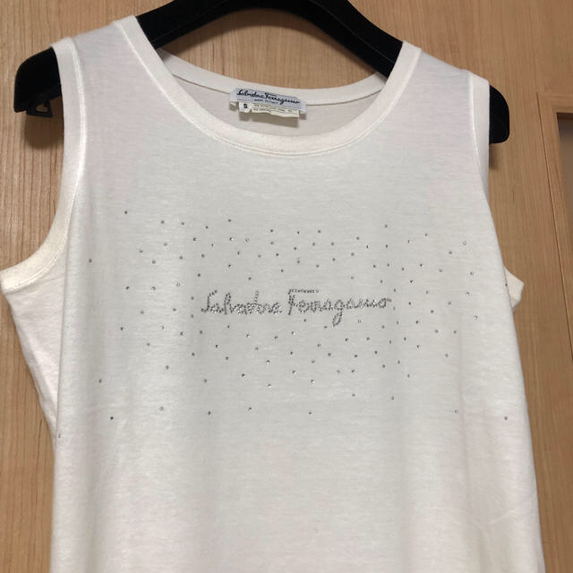 Salvatore Ferragamo(サルヴァトーレフェラガモ)のゆかち様専用　サルヴァトーレフェラガモのノースリーブ レディースのトップス(Tシャツ(半袖/袖なし))の商品写真