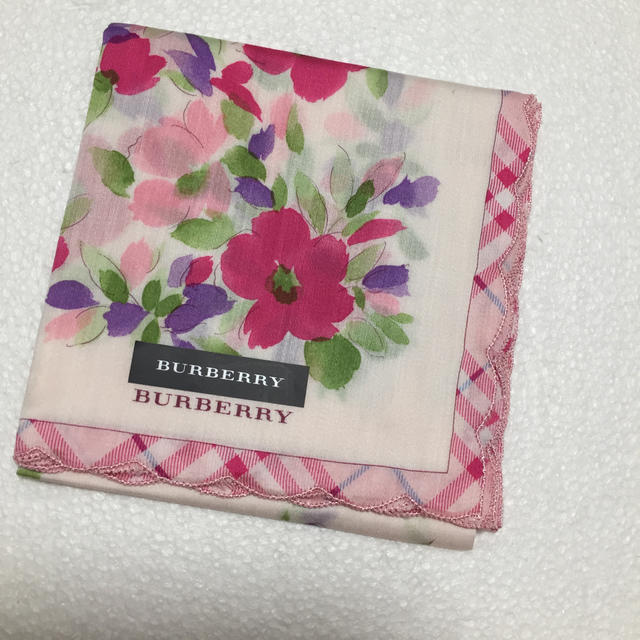 BURBERRY(バーバリー)の⭐️再値下げ⭐️新品⭐️バーバリー ハンカチ レディースのファッション小物(ハンカチ)の商品写真