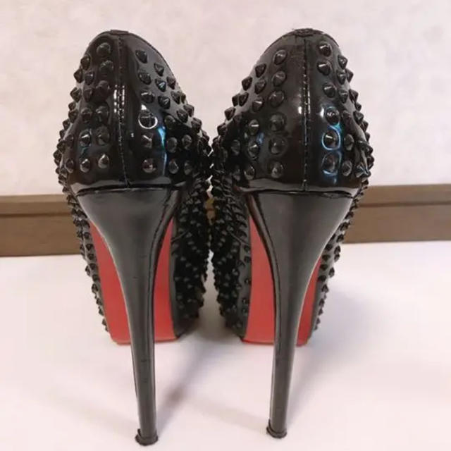 Christian Louboutin(クリスチャンルブタン)の◆エナメルスタッズパンプス 38◆ レディースの靴/シューズ(ハイヒール/パンプス)の商品写真