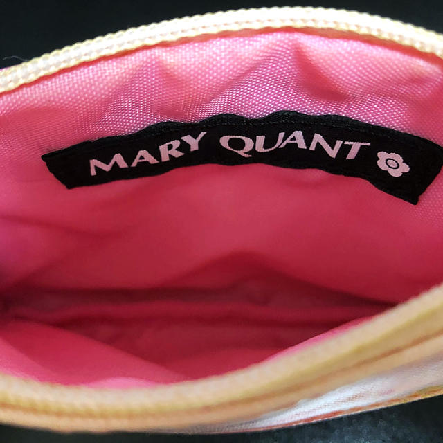 MARY QUANT(マリークワント)のMARY QUANT ティッシュケースデイジーランダムドット　未使用品 レディースのファッション小物(ポーチ)の商品写真