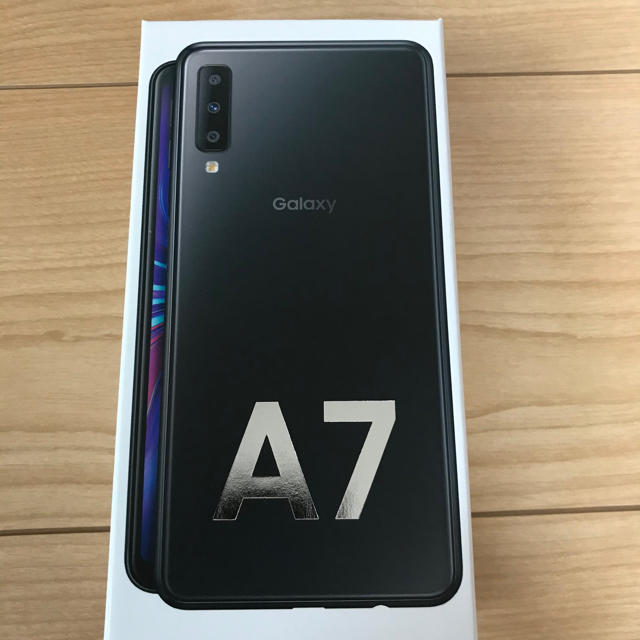 Galaxy(ギャラクシー)のGalaxy A7 ブラック スマホ/家電/カメラのスマートフォン/携帯電話(スマートフォン本体)の商品写真