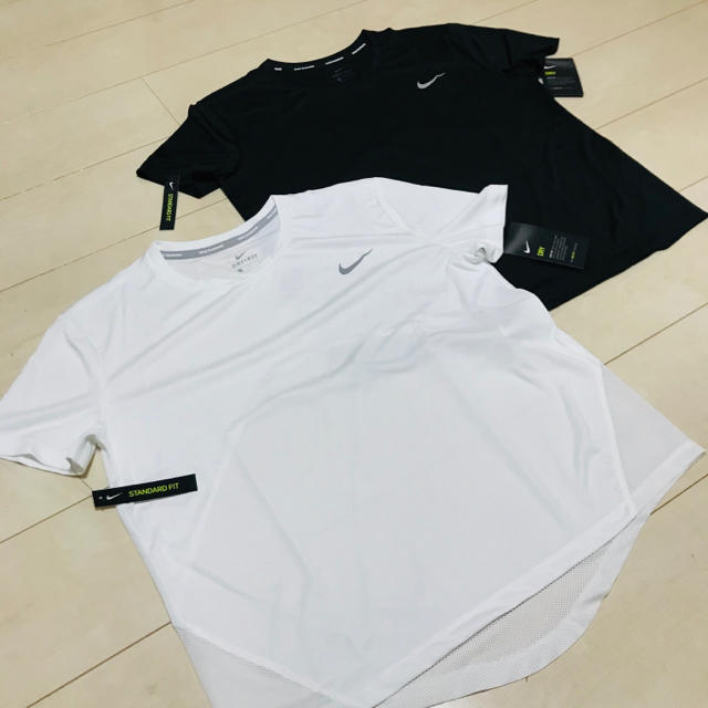 NIKE(ナイキ)の新品　L NIKE モノトーンセット　白黒　ランニング　DRIFIT レディース レディースのトップス(Tシャツ(半袖/袖なし))の商品写真