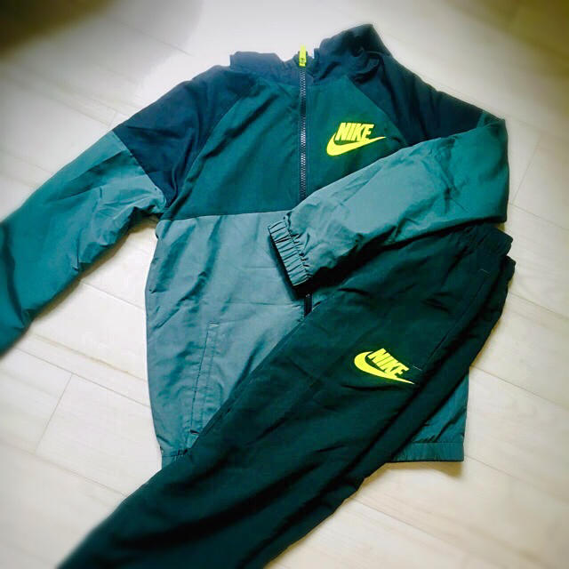 NIKE(ナイキ)の★じゅん様専用★ NIKE 上下ウィンドブレイカー　160cm  子供用 スポーツ/アウトドアのスポーツ/アウトドア その他(その他)の商品写真