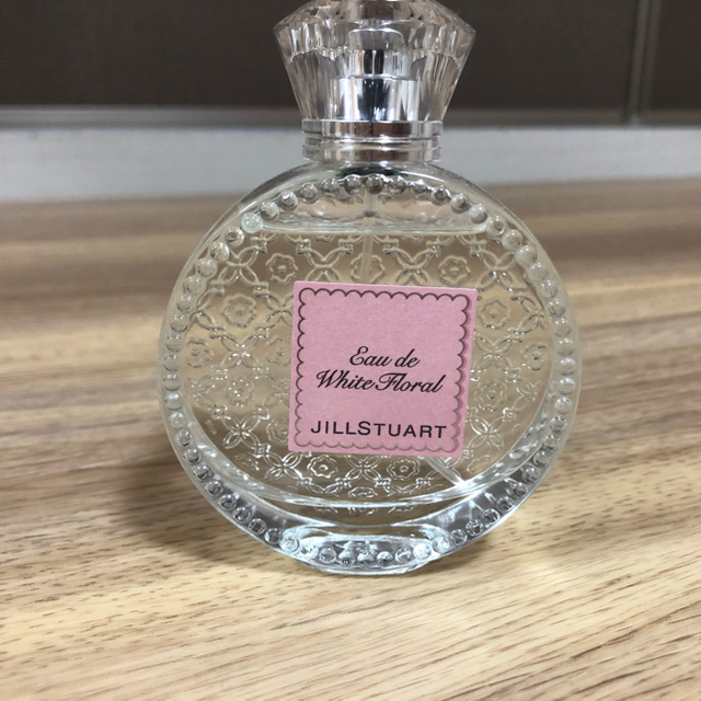 JILLSTUART(ジルスチュアート)のジルスチュアート香水　ホワイトフローラル コスメ/美容の香水(香水(女性用))の商品写真