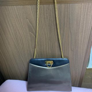 フェラガモ(Ferragamo)のFerragamo チェーン　ショルダーバッグ(ショルダーバッグ)