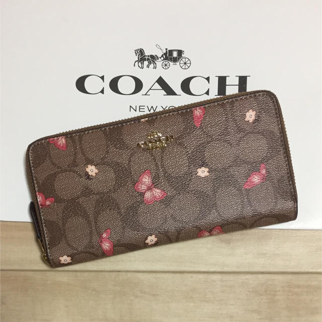 【新品】COACH 長財布 蝶々柄！ファッション小物