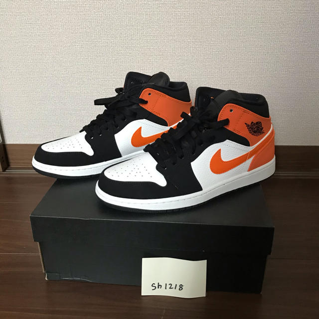 NIKE(ナイキ)のAIR JORDAN 1 MID メンズの靴/シューズ(スニーカー)の商品写真