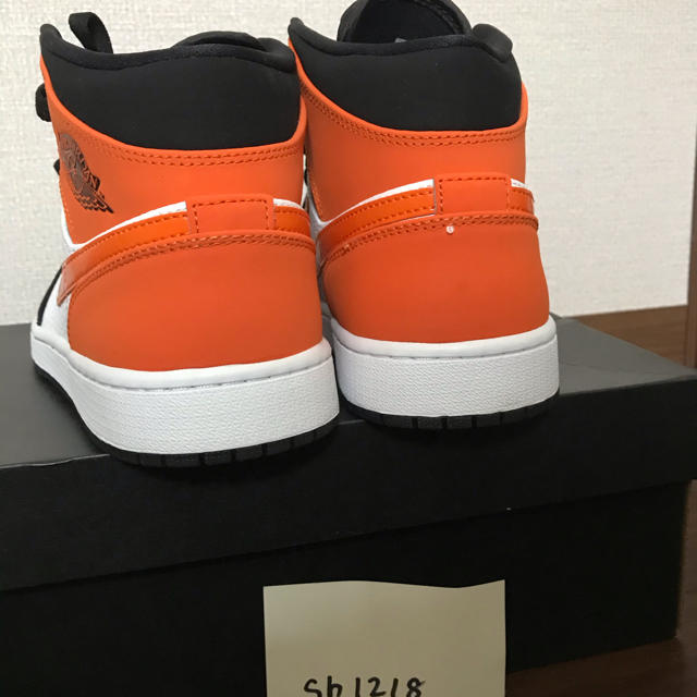 NIKE(ナイキ)のAIR JORDAN 1 MID メンズの靴/シューズ(スニーカー)の商品写真