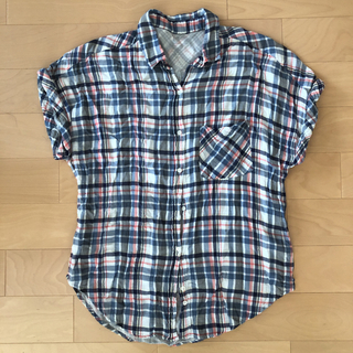 ヤヌーク(YANUK)のチェックシャツ美品(シャツ/ブラウス(半袖/袖なし))