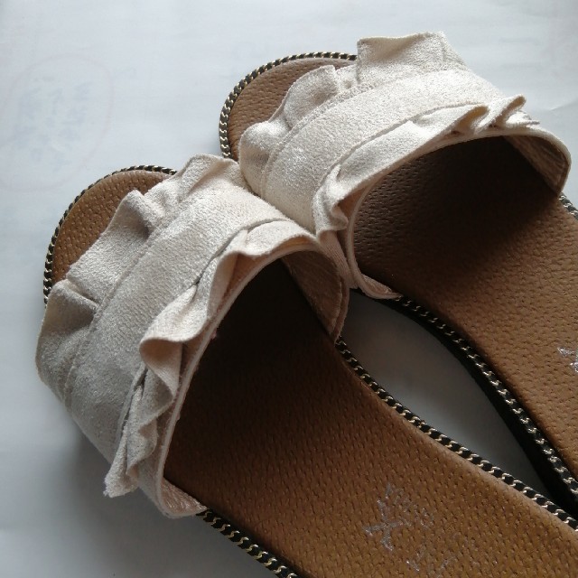 ✩サンダル スェードベージュフリル  サイズ35   22.5cm✩.*˚ レディースの靴/シューズ(サンダル)の商品写真