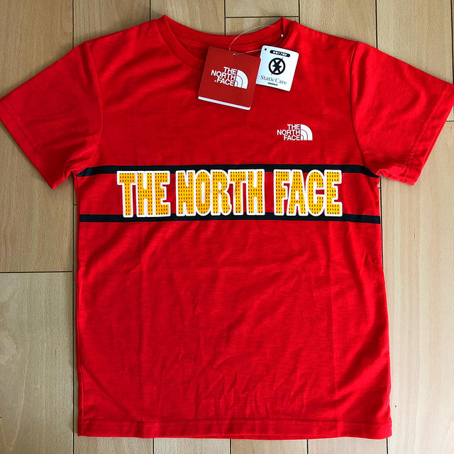 THE NORTH FACE(ザノースフェイス)のTHE NORTH FACE ノースフェイス　キッズ140Tシャツ　新品タグ付き キッズ/ベビー/マタニティのキッズ服男の子用(90cm~)(Tシャツ/カットソー)の商品写真