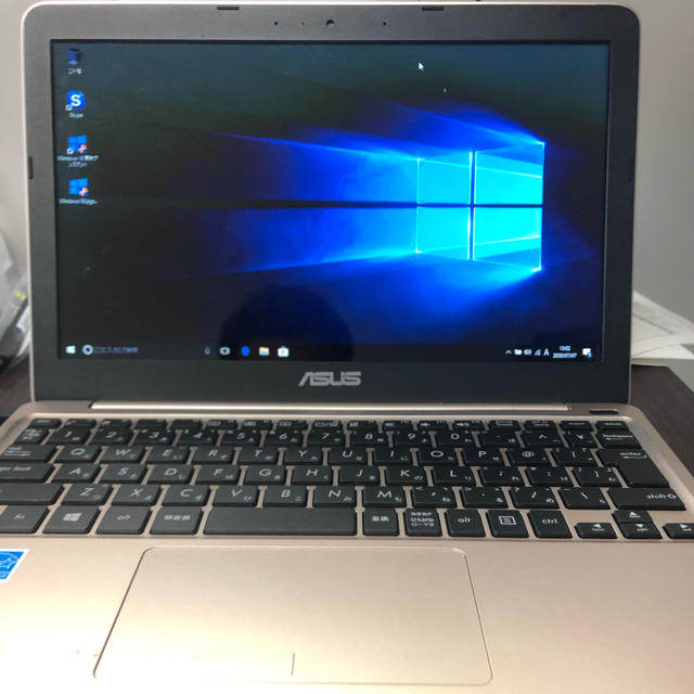 ASUS(エイスース)のエイスース ASUS VivoBook R209 11.6インチ 2G/32G スマホ/家電/カメラのPC/タブレット(ノートPC)の商品写真