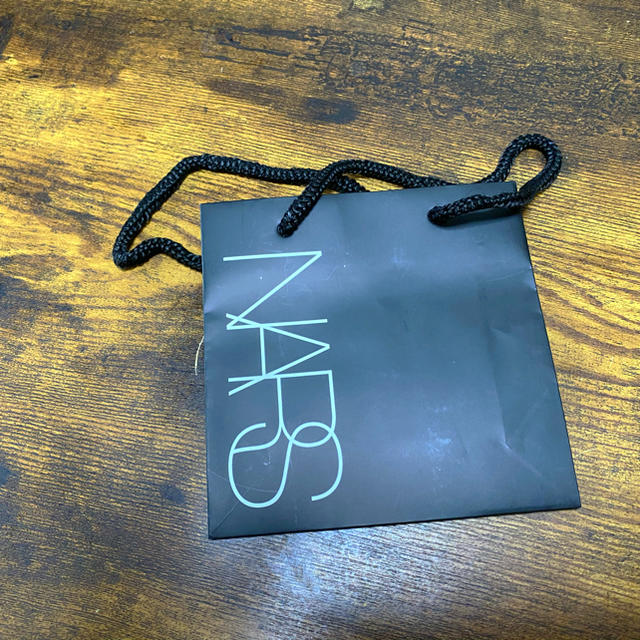 NARS(ナーズ)のNARS 紙袋 レディースのバッグ(ショップ袋)の商品写真