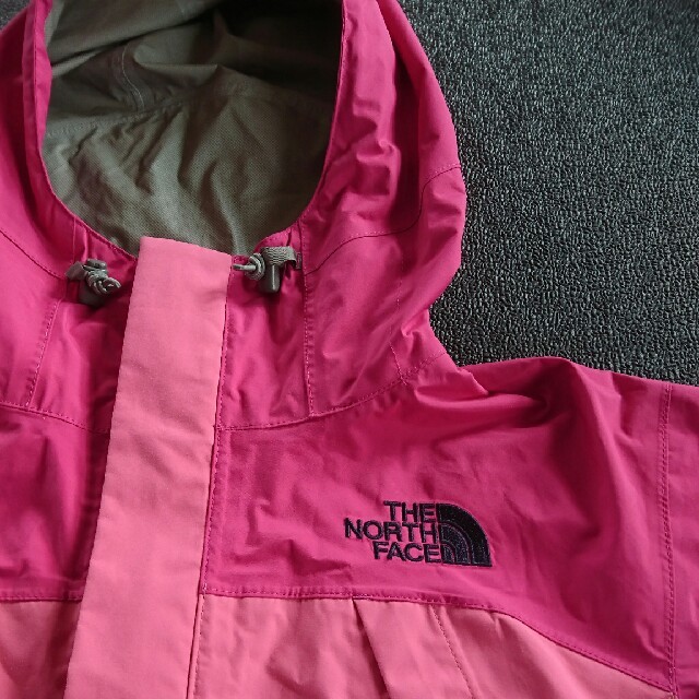 THE NORTH FACE(ザノースフェイス)のキッズ ノースフェイス ウィンドブレーカー 140㎝ キッズ/ベビー/マタニティのキッズ服女の子用(90cm~)(ジャケット/上着)の商品写真