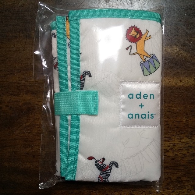 aden+anais(エイデンアンドアネイ)のゆな様専用 新品未開封 エイデンアンドアネイ ふかふかおむつ替えマット キッズ/ベビー/マタニティのおむつ/トイレ用品(おむつ替えマット)の商品写真