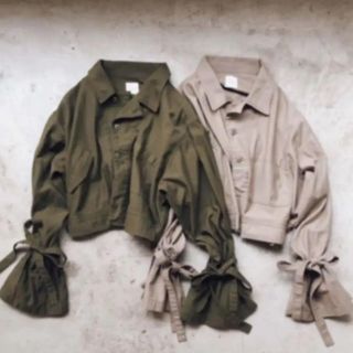 アメリヴィンテージ(Ameri VINTAGE)のAmeri VOLUMEBELL SLEEVE MILITARYHALFCOAT(ミリタリージャケット)